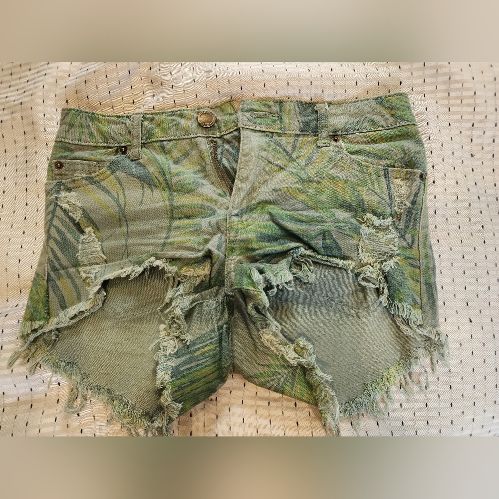 Palm tree shorts